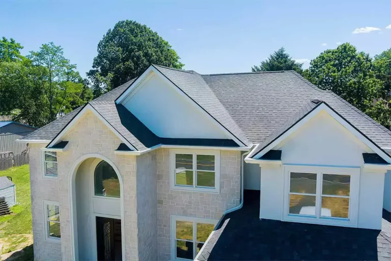 Roofing service 679275925bc76